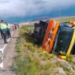 Accidente en Pomata: un bus de la empresa Sol Andino